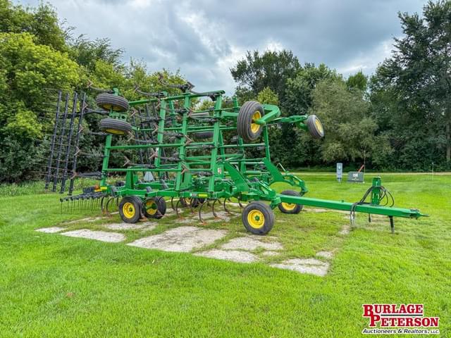 Image of John Deere 2210 equipment image 1