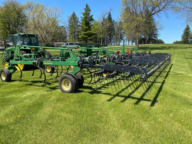 Image of John Deere 2210 equipment image 3