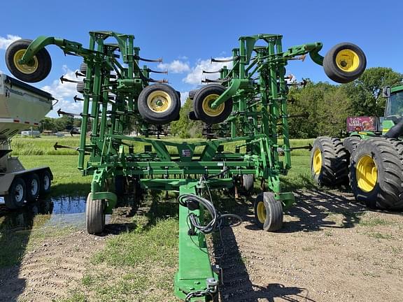 Image of John Deere 2210 equipment image 1