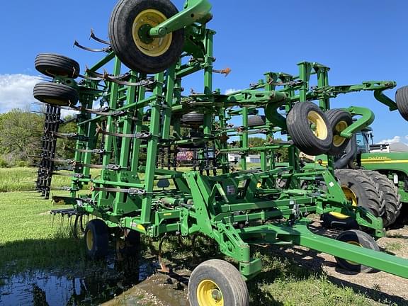 Image of John Deere 2210 equipment image 2