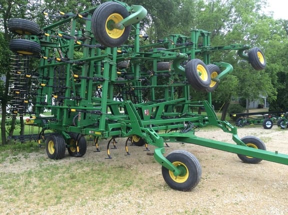 2011 John Deere 2210 Image