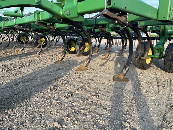 Image of John Deere 2210 equipment image 1