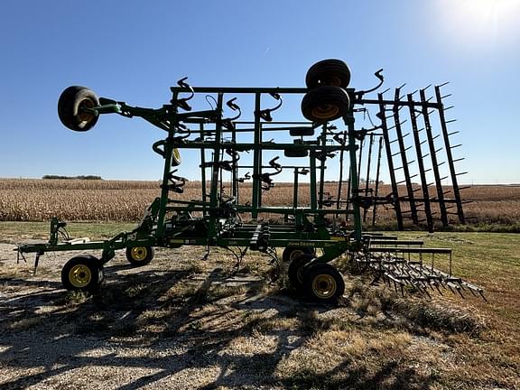 Image of John Deere 2210 equipment image 1