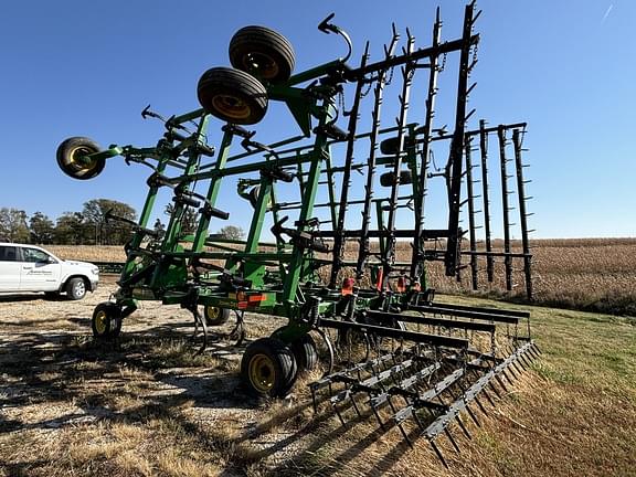 Image of John Deere 2210 equipment image 2