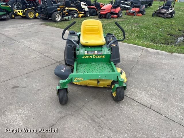 Image of John Deere Z225 equipment image 1