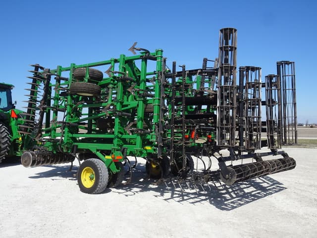 Image of John Deere 2310 equipment image 4