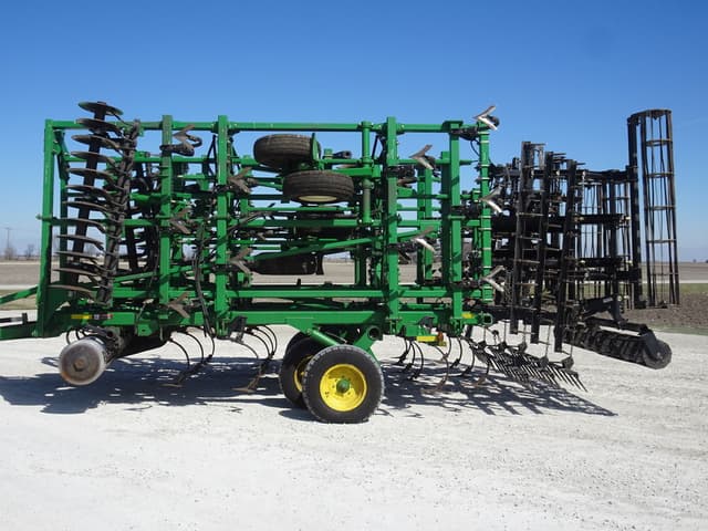 Image of John Deere 2310 equipment image 3