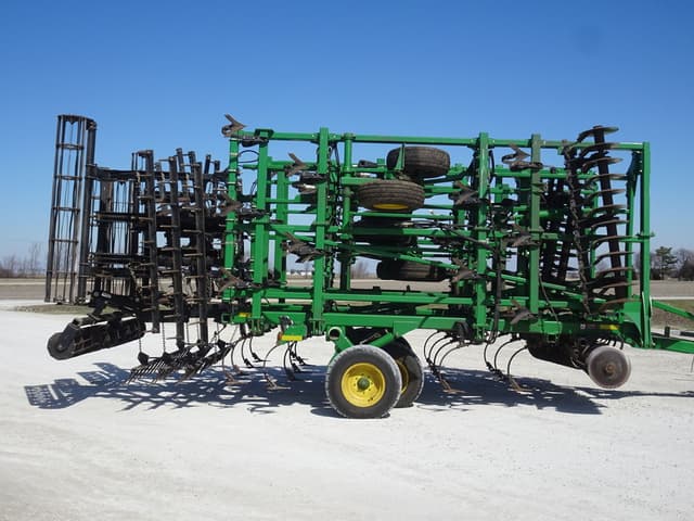 Image of John Deere 2310 equipment image 2