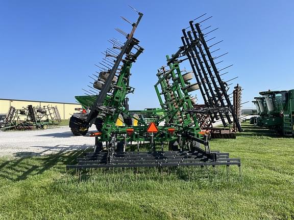 Image of John Deere 2310 equipment image 4