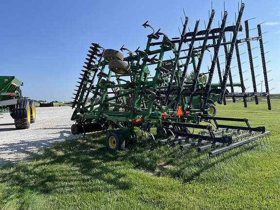 Image of John Deere 2310 equipment image 3