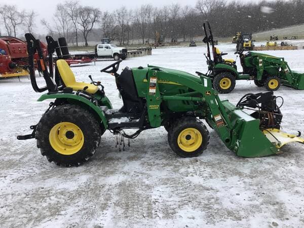 Image of John Deere 2320 equipment image 2