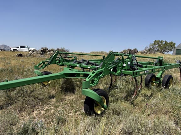 Image of John Deere 2410 equipment image 2