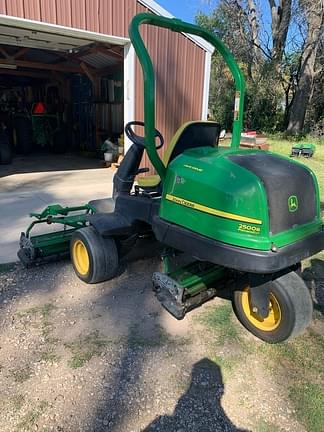 Image of John Deere 2500B equipment image 3