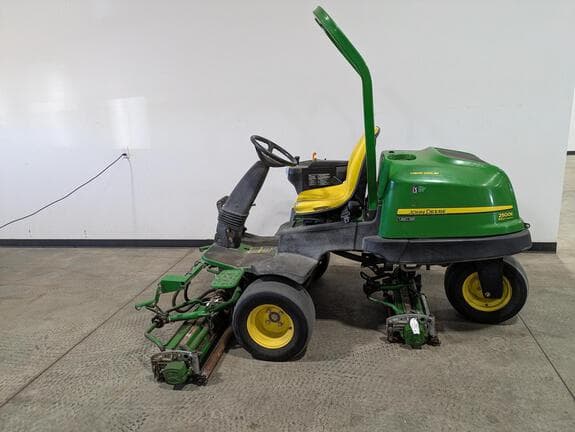 Image of John Deere 2500E equipment image 2