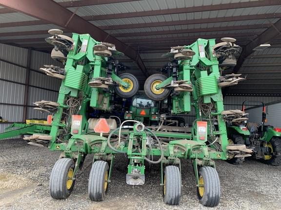 Image of John Deere 2510H equipment image 4