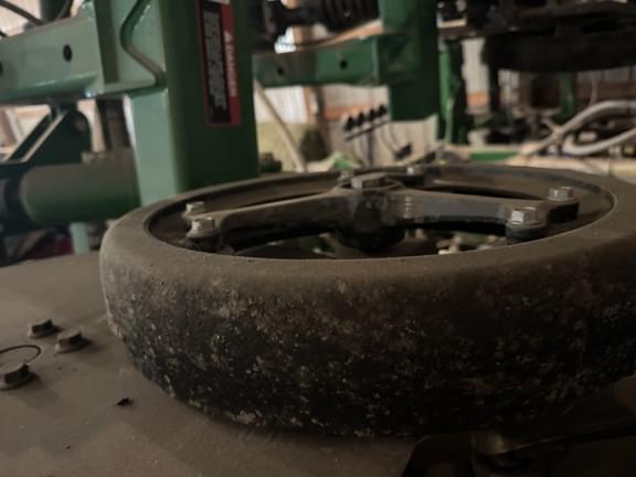 Image of John Deere 2510H equipment image 4