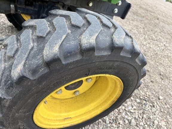 Image of John Deere 2520 equipment image 4