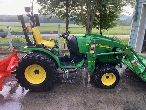 2011 John Deere 2520 Equipment Image0