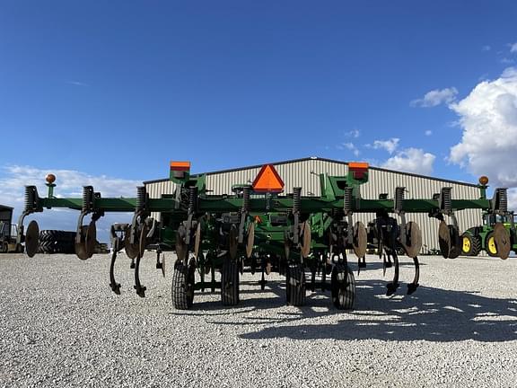 Image of John Deere 2700 equipment image 4