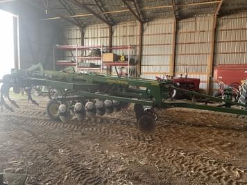 Main image John Deere 2700