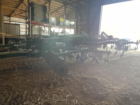 Image of John Deere 2700 equipment image 4