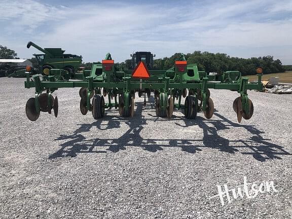 Image of John Deere 2700 equipment image 2