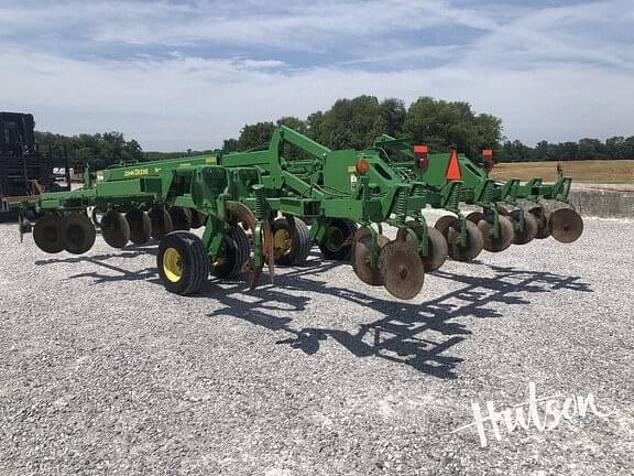 Image of John Deere 2700 equipment image 3