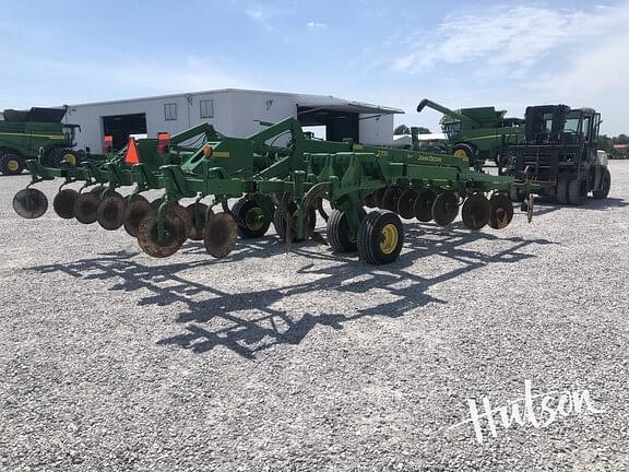 Image of John Deere 2700 equipment image 1