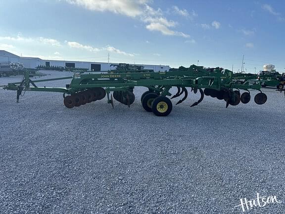 Image of John Deere 2700 equipment image 3