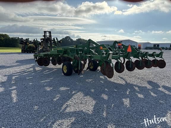 Image of John Deere 2700 equipment image 4