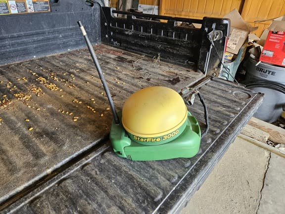 Image of John Deere StarFire 3000 Image 1