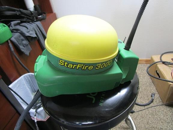 Image of John Deere StarFire 3000 Image 0