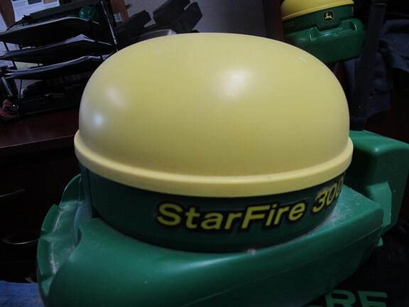 Image of John Deere StarFire 3000 Image 0