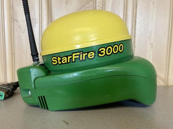 Image of John Deere StarFire 3000 Image 0