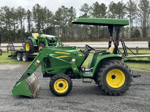 Main image John Deere 3032E