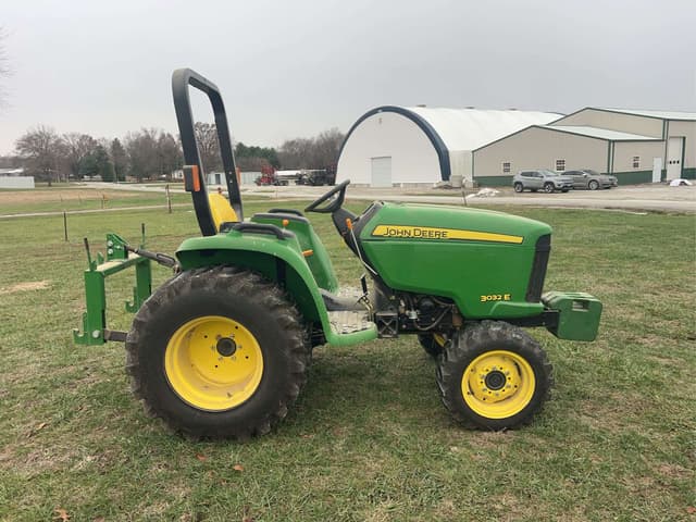 Image of John Deere 3032E equipment image 3