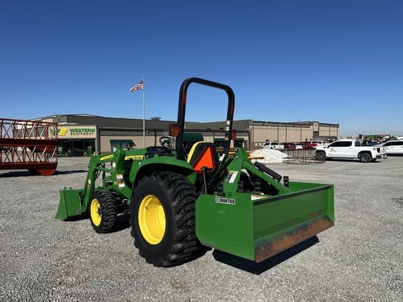 Image of John Deere 3032E equipment image 2