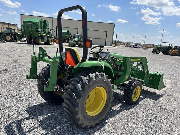 Image of John Deere 3032E equipment image 4