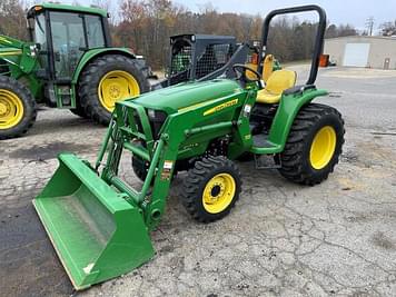 Main image John Deere 3032E