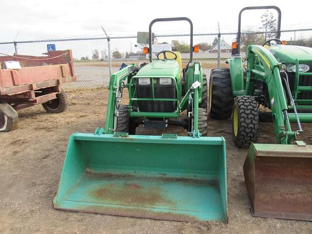 Image of John Deere 3032E equipment image 2