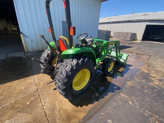 Image of John Deere 3032E equipment image 2