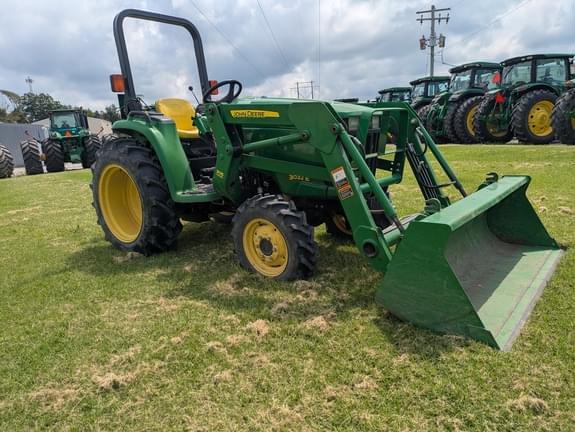 Image of John Deere 3032E equipment image 1
