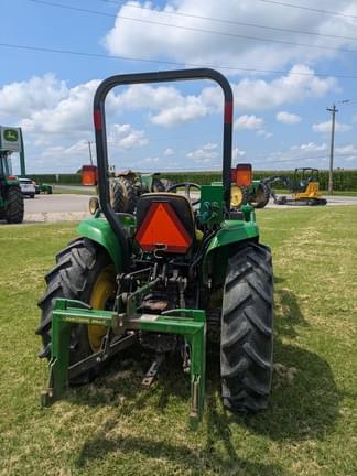 Image of John Deere 3032E equipment image 3