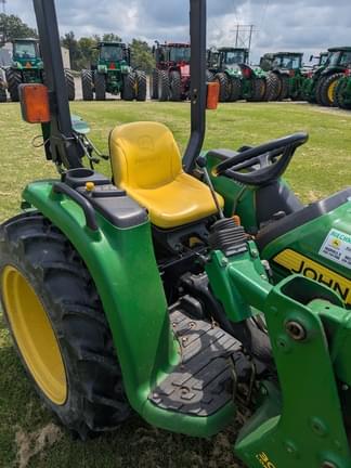 Image of John Deere 3032E equipment image 2