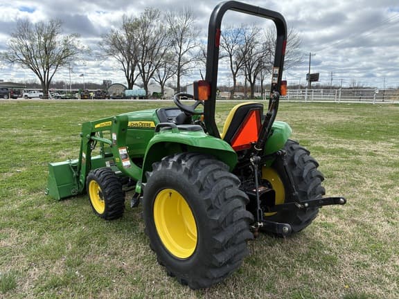 Image of John Deere 3032E equipment image 2