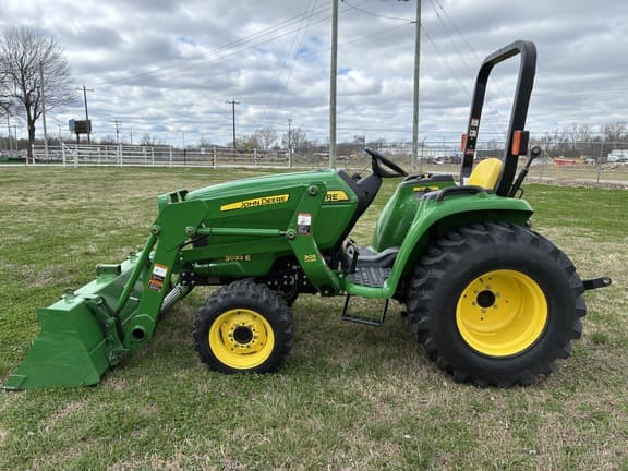 Image of John Deere 3032E equipment image 1