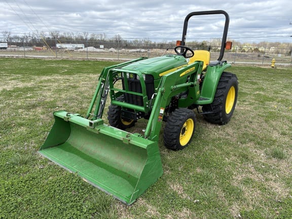 2011 John Deere 3032E Equipment Image0