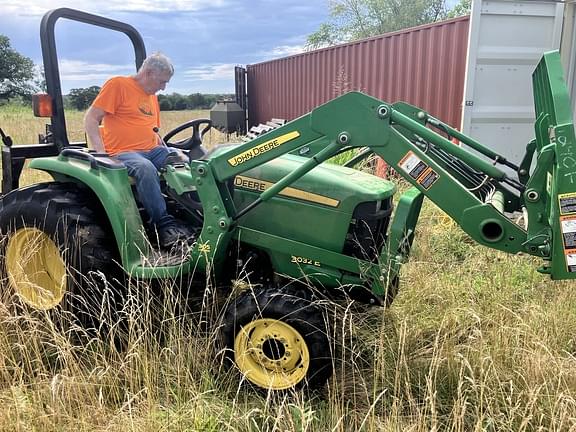 Image of John Deere 3032E equipment image 4