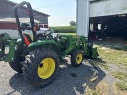 2011 John Deere 3032E Equipment Image0