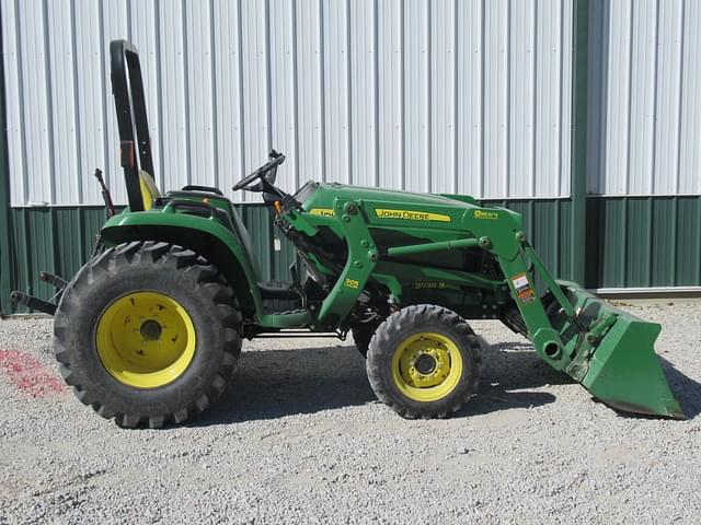 Image of John Deere 3038E equipment image 3